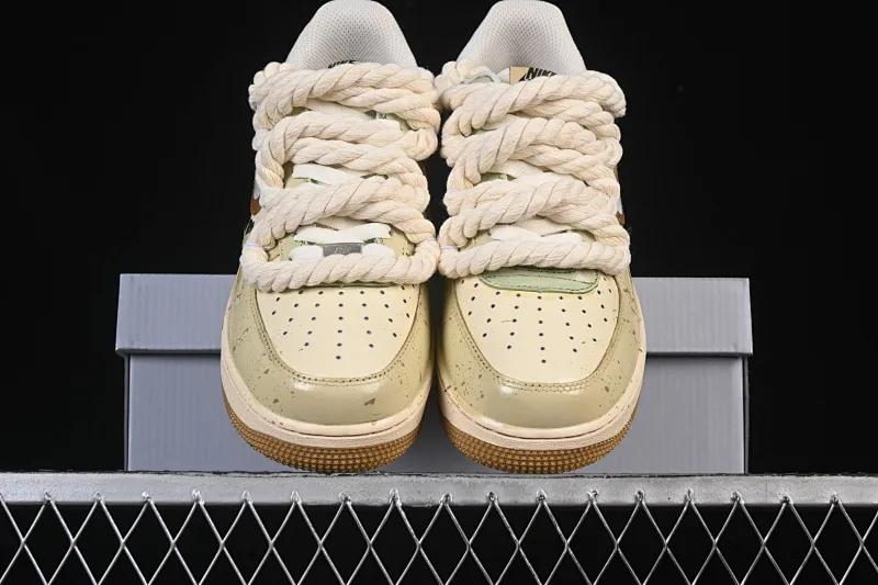 All categories Nk Air Force 1 Air Force series Nk Air Force 1 Low Air Force low-top Nike Air Force 1'07 Low "Milk Coffee Bear" Hand-painted graffiti Milk Coffee Bear Air Force 1 low-top casual sneakers XL2321-666